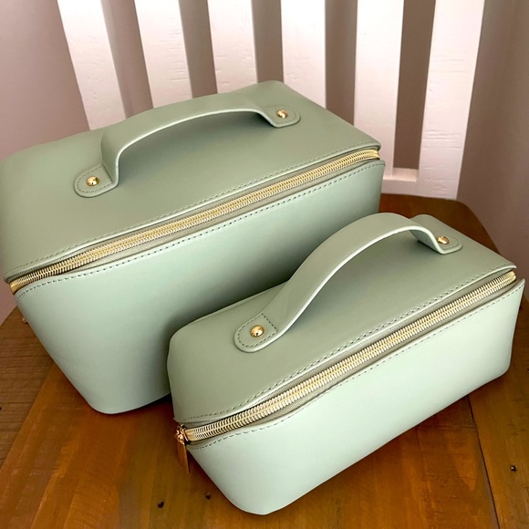 Nutrimetics “the Everything” 2 Cosmetic Bags - Picture 2 of 9